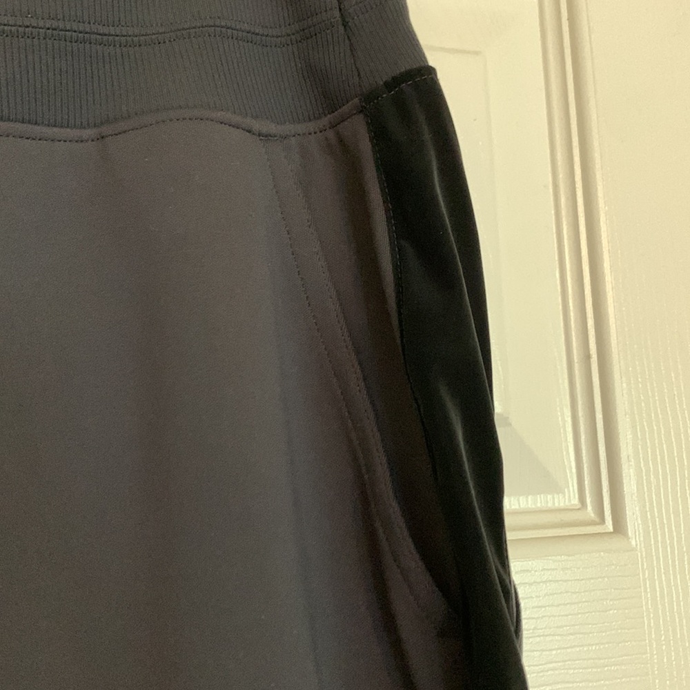 Athleta Venice Black Velvet Striped Pant sz M - Picture 8 of 16